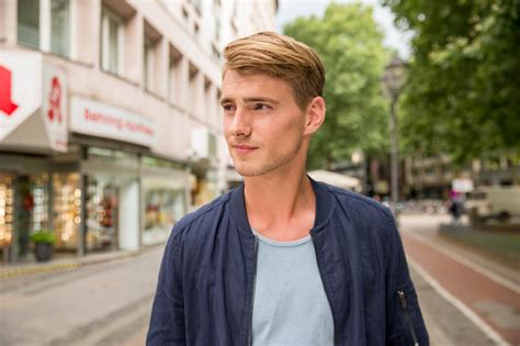 Wird dagegen ein kombinationsimpfstoff gegen hepatitis a und b verwendet, muss dreimal geimpft werden. Hepatitis B - Ansteckung, Symptome & Therapie / LIEBESLEBEN
