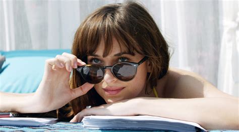 dakota johnson s lipstick in fifty shades freed is even better than the sex glamour
