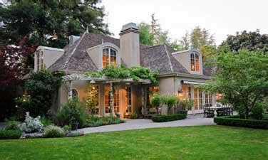 Upholstered seating and chairs always incorporate soft and cozy cushions. French country cottage : a comfortable stay within nature