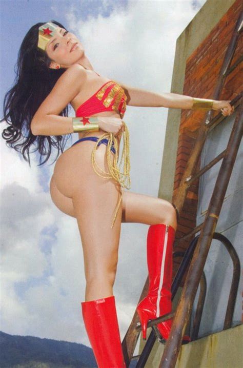Wonder Woman Cosplay Superheroes Pictures Pictures