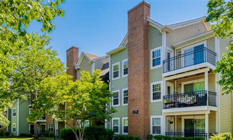 Abbotts Run Apartments | Alexandria, VA Apartments in Mt. Vernon