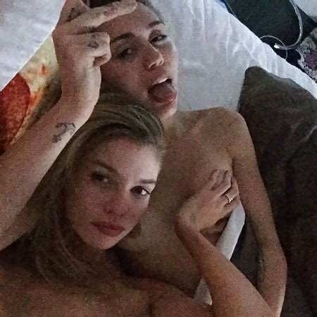 Miley Cyrus Piss And Tits 11 Pics XHamster