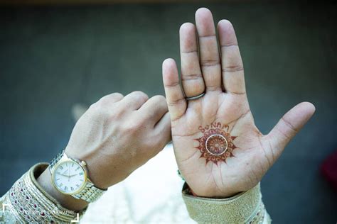 11 Gorgeous Circular Mehndi Designs For Hands Of The Bride And Groom