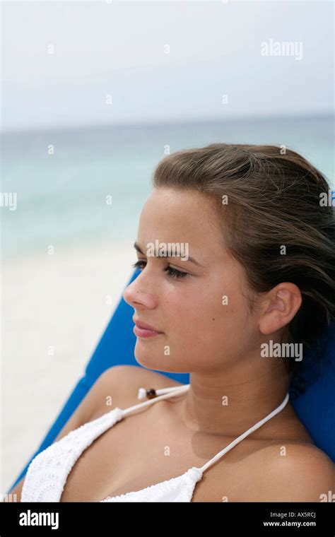 Teenage Girls Beach Bikini Fotos Und Bildmaterial In Hoher Auflösung Seite 4 Alamy