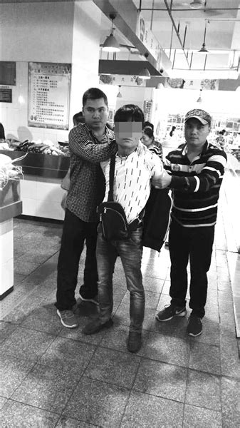 男子假扮“摩的”司机海口菜市场行窃 被乔装成摊贩的民警抓获央广网