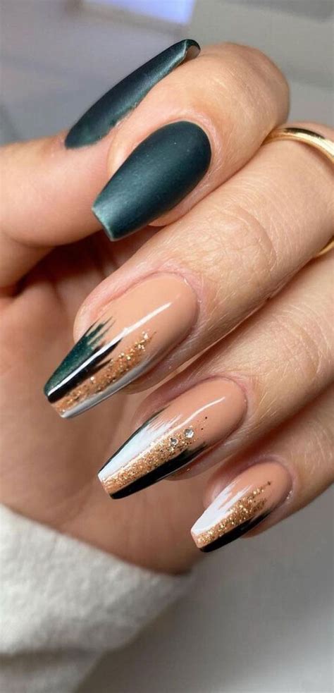 Trends Designs Trends Spring Nails 2021 Squiggly French Tip Manicure