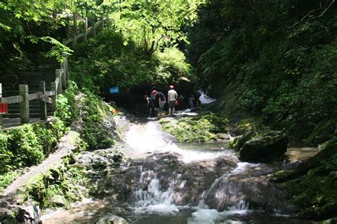 Gudong Waterfall A Series Of Climbing Waterfalls In Guilin