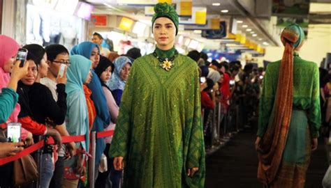 Umumnya, model baju muslim terbaru ini diadaptasi dari berbagai sumber. Pusat Baju Muslim Tanah Abang - Galeri Jilbab