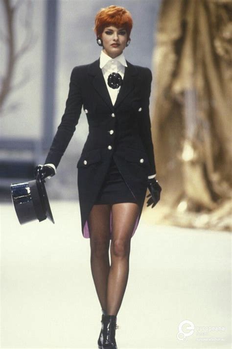 Linda Evangelista Chanel Haute Couture Fw 1991 1990s Fashion
