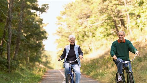 How To Stay Healthy As You Grow Old (Age UK's Tips On Ageing Well) | HuffPost UK Life