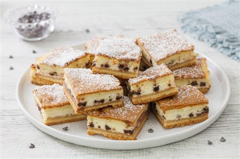 ricetta quadrotti di ricotta e gocce di cioccolato ai fiori d arancio cucchiaio d argento