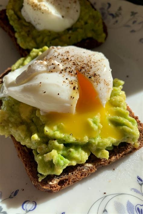 Smashed Avocado Toast With Poached Eggs Poached Egg Recipe