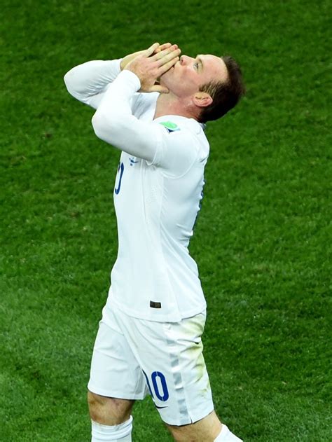 Uruguay Vs England PHOTOS Luis Suarez Two Goals Overshadow Wayne Rooney S Snapped World Cup