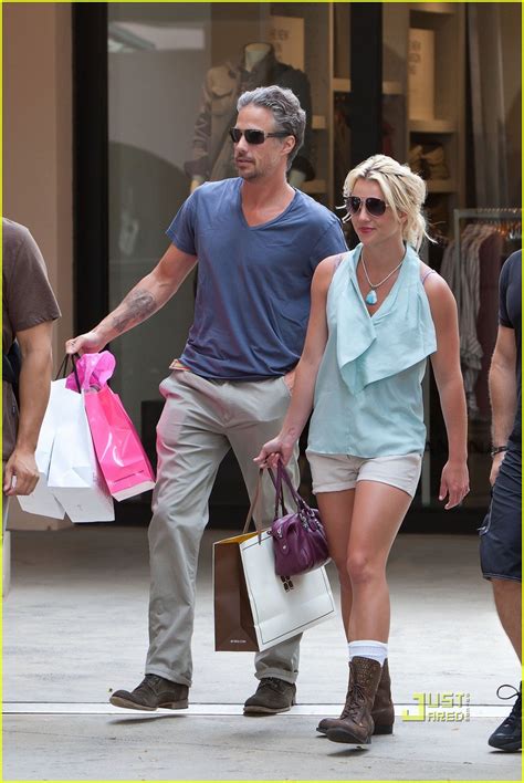 Photo Britney Spears Jason Trawick Shopping In Hawaii 01 Photo 2475797 Just Jared