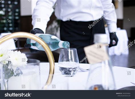 2671 Waiter Fine Dining Images Stock Photos And Vectors Shutterstock