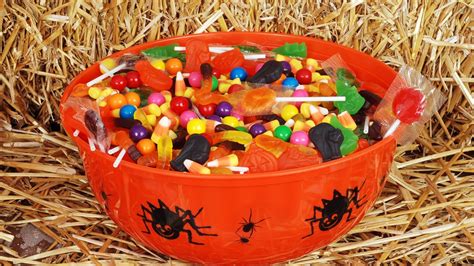 Poll Most Parents Take Candy From Kids Trick Or Treat Haul