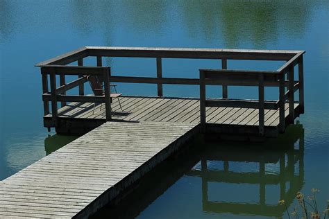 What Are The Advantages Of A Floating Dock Lakefront Living