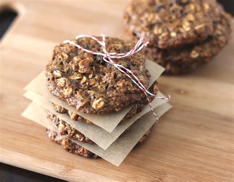 Chockohlawtay Thin And Chewy Oatmeal Raisin Walnut Cookies