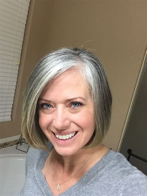 20 transitioning to gray hair fashionblog