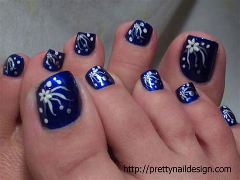 Las uñas de los pies también son motivo para las decoradoras de uñas que crean miles de diseños diferentes y hermosos que hacen que los pies también se vean muy bien. Diseños para las uñas de los pies- FOTOS - Paperblog
