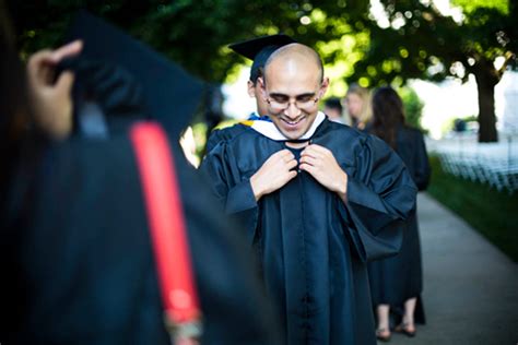Graduates to wear 'plastic' gowns