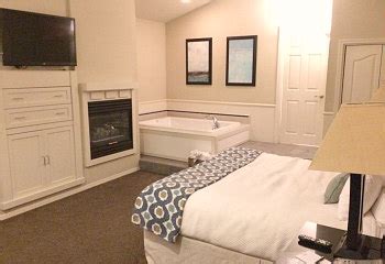 Hotel des coutellier, quebec city, qb 3. Hotel Hot Tub Suites - Private In-Room Jetted Spa Tub ...