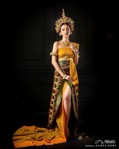 Balinese Indonesia Traditional Costume Pakaian Tradisional