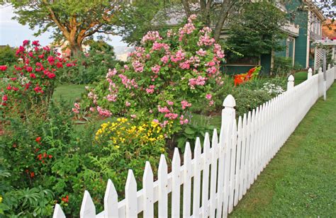 26 White Picket Fence Ideas And Designs
