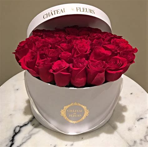 Signature Round Box ️ Chateau Des Fleurs Rose Collection Flowers In A