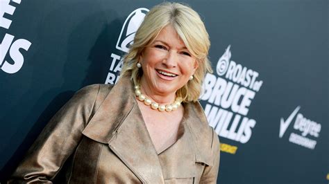 Martha Stewart Says She Got So Many Proposals After Her Poolside Snap