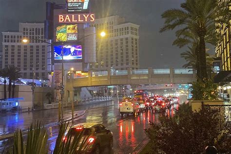 Las Vegas weather | Rain brings water rescues, power outages | Las Vegas Review-Journal