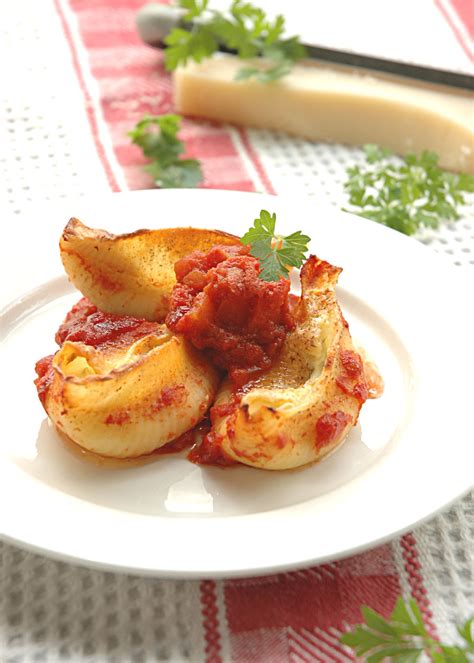 Cheesy Pasta Shells In A Rich Tomato Sauce My Easy Cooking
