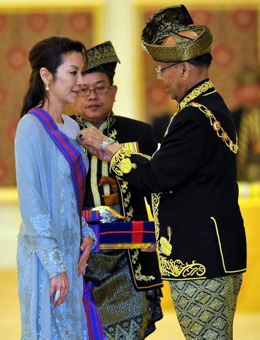 Last time it was tan sri. Sukiman Ishak menulis: Datuk Michelle Yeoh kini bergelar ...