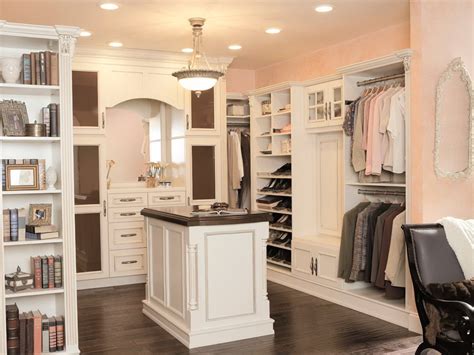 Walk In Closet Decorating Ideas 16 Best Ways To Go Home Decorating