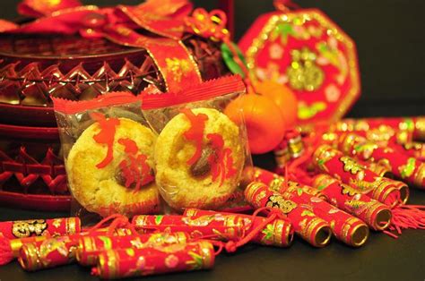 They give them out as an alternative to fortune cookies (which, by the way, don't exist in china!) let the feasting begin! Chinese Almond Cookies | Recipe (With images) | Almond cookies, Chinese almond cookies, Chinese ...