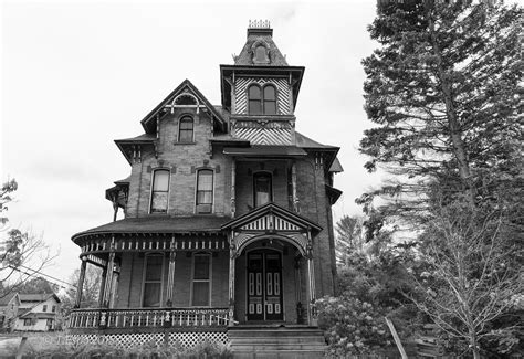 The Dark Mansion Mansions Old Mansion Haunted Attractions