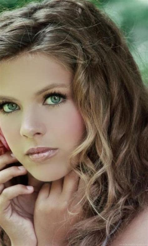 Pretty Girl With Brown Hair Green Eyes Wallpaper Desktop