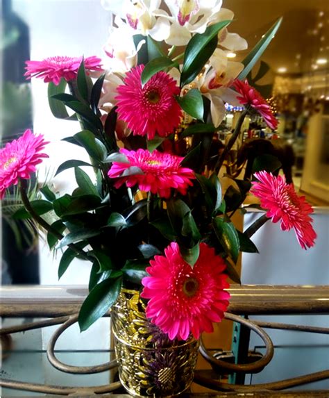 Maybe you would like to learn more about one of these? Flowers in a Vase | Get fresh vase arrangements delivered ...