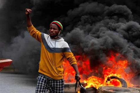 A outra é do sindicatos dos médicos. Anunciada nova manifestação em Luanda para sábado ...
