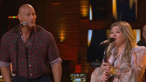 Dwayne Johnson And Kelly Clarkson Performed Tribute To Loretta Lynn