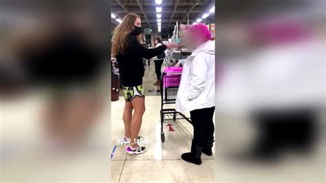 Craft Store Worker Confronts Alleged Shoplifter Woman Handbag An Eagle Eyed Store Employee