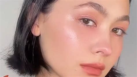 How To Pull Off Tiktoks “crying Girl” Makeup Trend Vogue