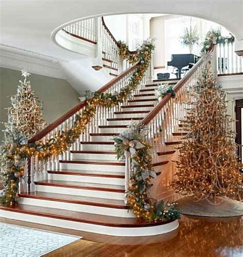 The Best 30 Gorgeous Christmas Staircase Decor Ideas For Inspiration