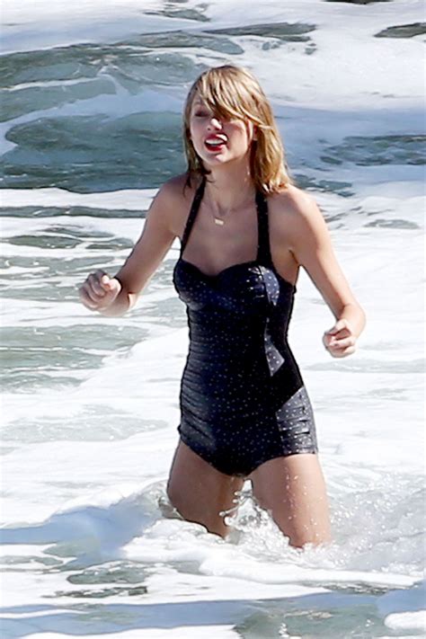 Taylor Swift In Swimsuit At A Beach In Maui Hawtcelebs
