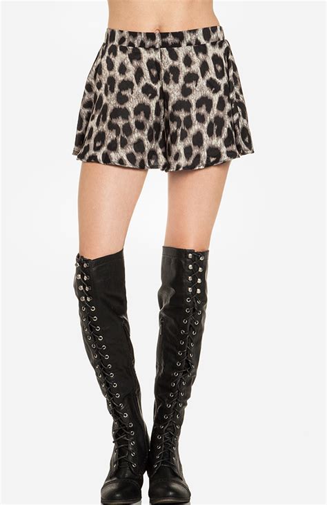 Loose Leopard Shorts In Black Dailylook