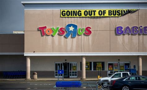 Loyal Former Toys R Us Workers Will Share In A 20 Million Hardship