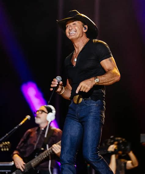Tim McGraw Performs Standing Room Only At CMA Fest WATCH
