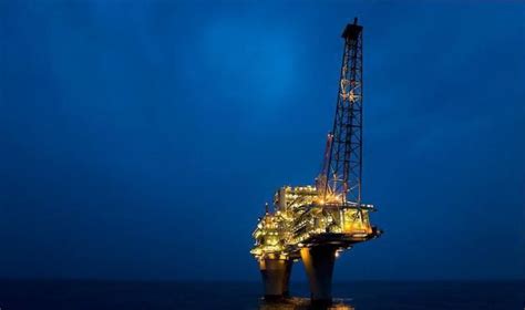 Drillship, a floating apparatus for offshore oil drilling. Impressive Oil Rig, Troll-A (19 pics) - Izismile.com