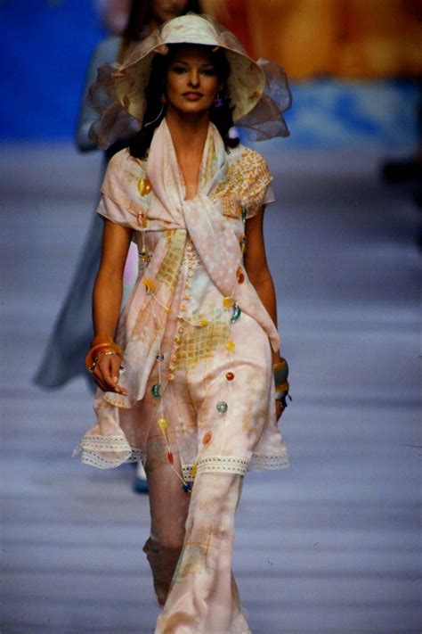 Linda Evangelista Walked For CHLOE SPRING SUMMER 1993 Fashion Models