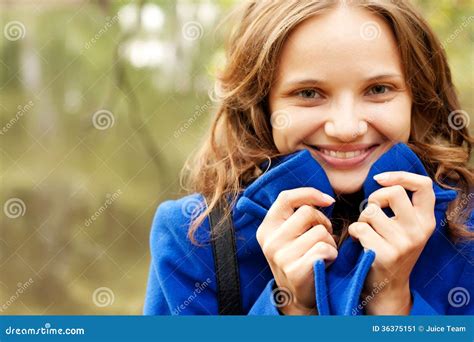 retrato da mulher de sorriso de encantamento bonita imagem de stock imagem de fêmea véu 36375151
